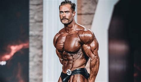 Chris Bumstead Gives Advice On Starting Steroids:。